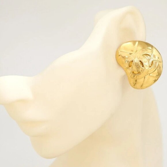 CHANEL CC Logos Quilted Clip-On Earrings Gold Tone 97P Auth #07427 - Picture 1 of 14